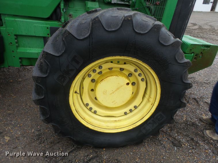 image for item DH7835 2001 John Deere 8410 MFWD tractor