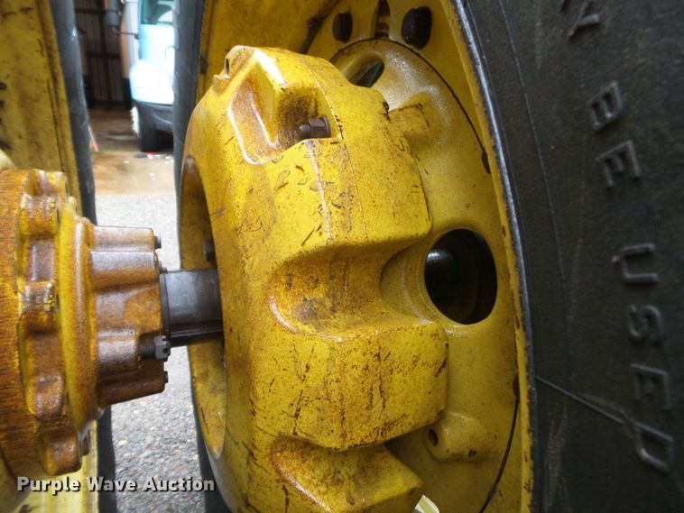 image for item DH7835 2001 John Deere 8410 MFWD tractor