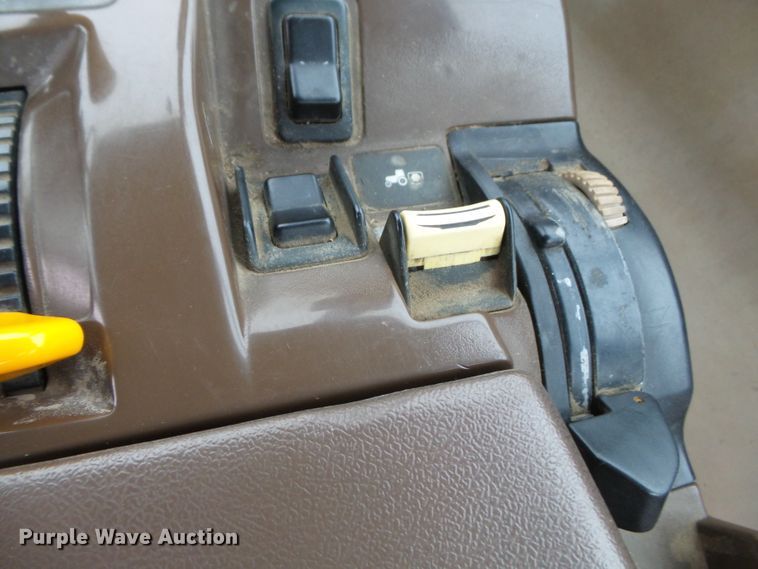 image for item DH7835 2001 John Deere 8410 MFWD tractor