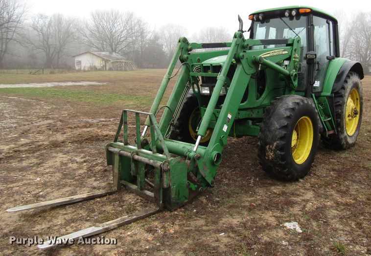image for item DH8367 2005 John Deere 7520 MFWD tractor