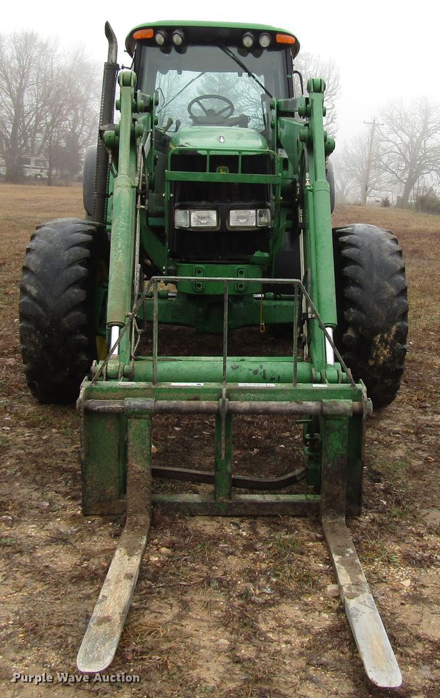 image for item DH8367 2005 John Deere 7520 MFWD tractor