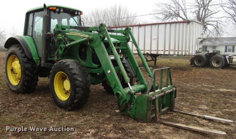 image for item DH8367 2005 John Deere 7520 MFWD tractor