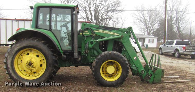 image for item DH8367 2005 John Deere 7520 MFWD tractor