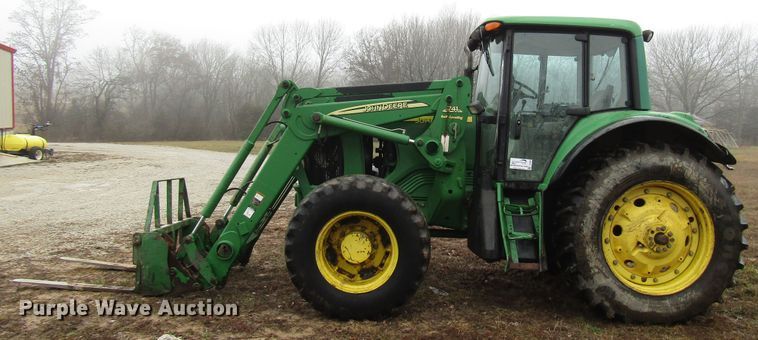 image for item DH8367 2005 John Deere 7520 MFWD tractor