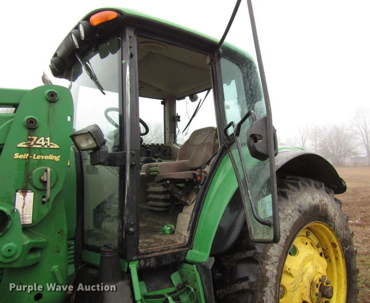 image for item DH8367 2005 John Deere 7520 MFWD tractor