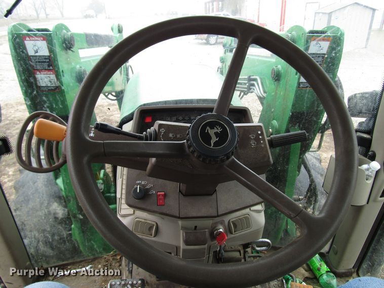 image for item DH8367 2005 John Deere 7520 MFWD tractor