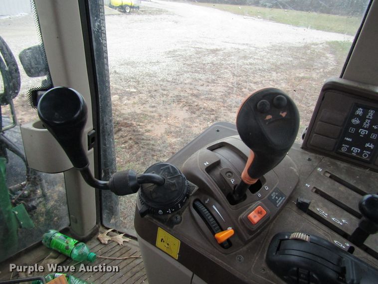 image for item DH8367 2005 John Deere 7520 MFWD tractor