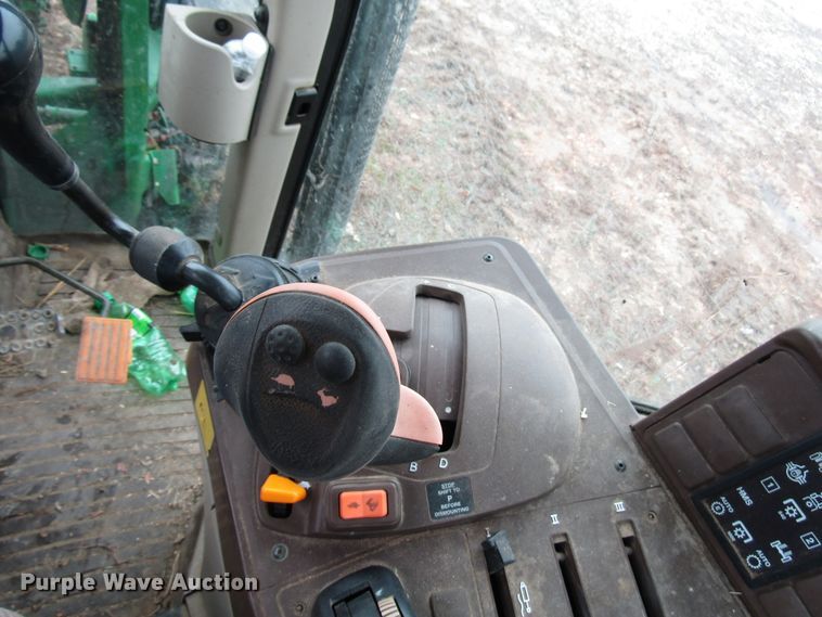 image for item DH8367 2005 John Deere 7520 MFWD tractor