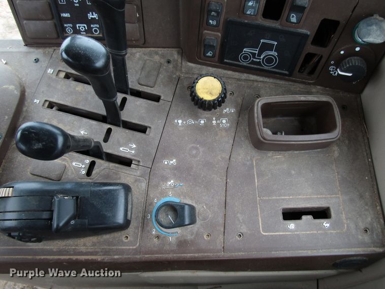 image for item DH8367 2005 John Deere 7520 MFWD tractor