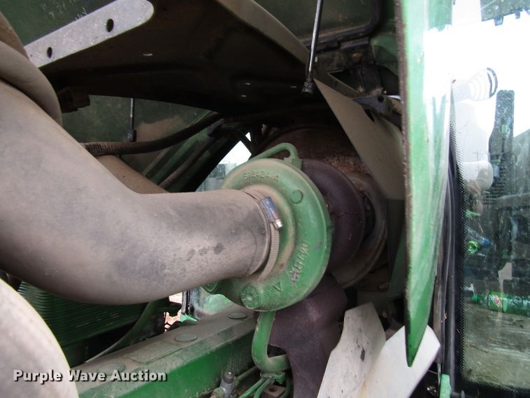 image for item DH8367 2005 John Deere 7520 MFWD tractor