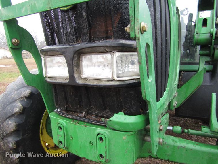 image for item DH8367 2005 John Deere 7520 MFWD tractor