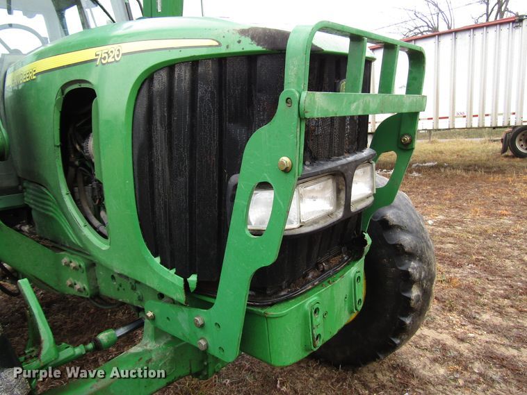 image for item DH8367 2005 John Deere 7520 MFWD tractor