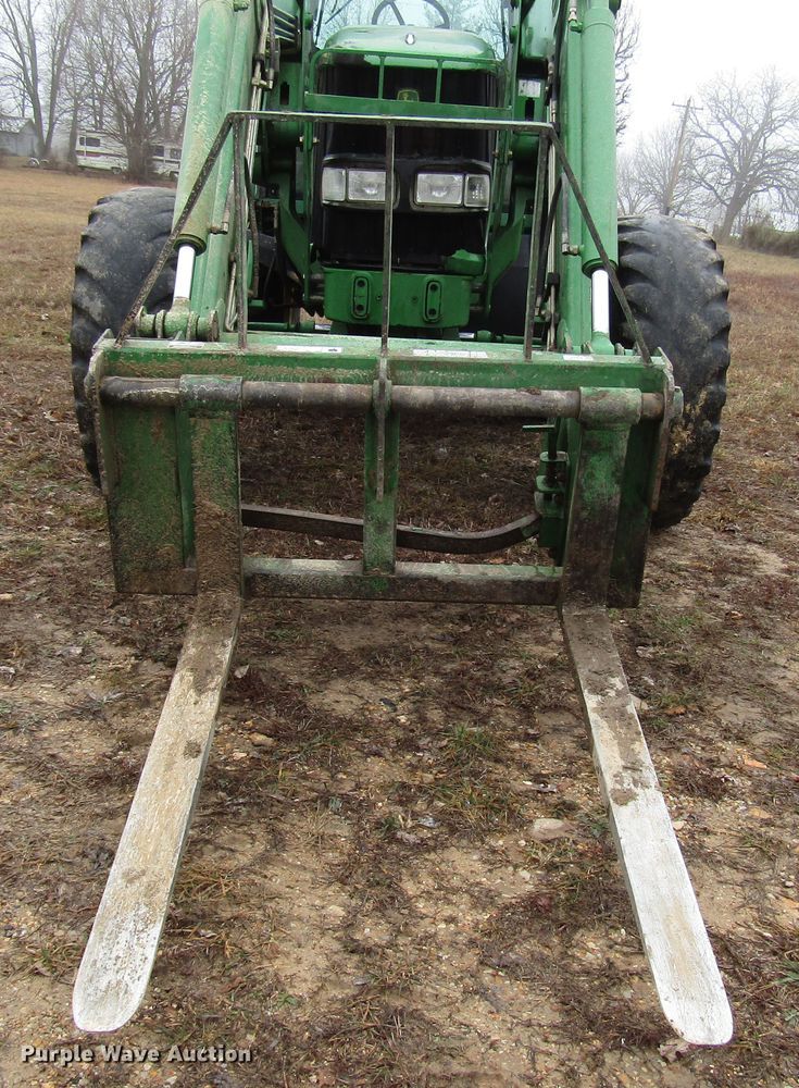 image for item DH8367 2005 John Deere 7520 MFWD tractor