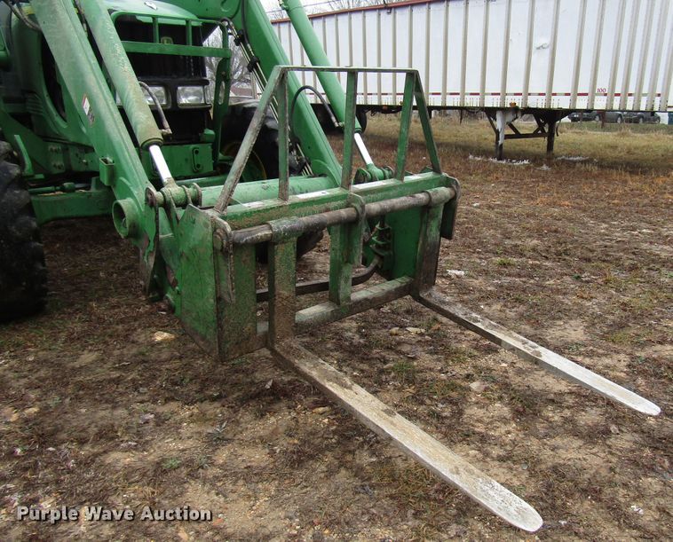 image for item DH8367 2005 John Deere 7520 MFWD tractor