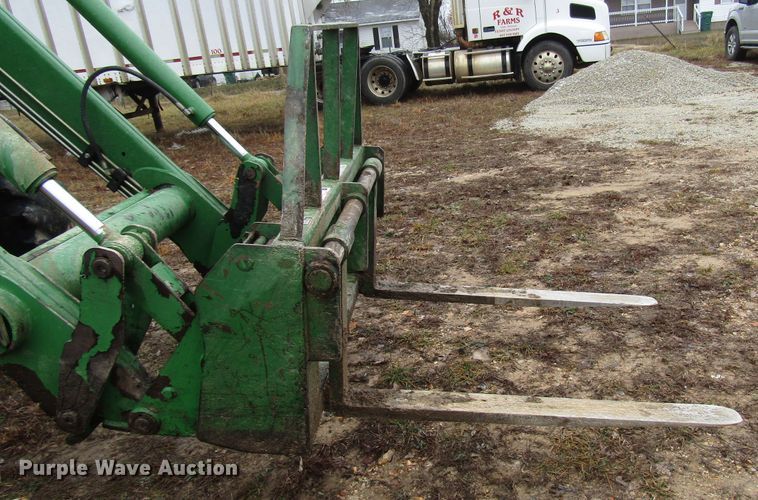 image for item DH8367 2005 John Deere 7520 MFWD tractor