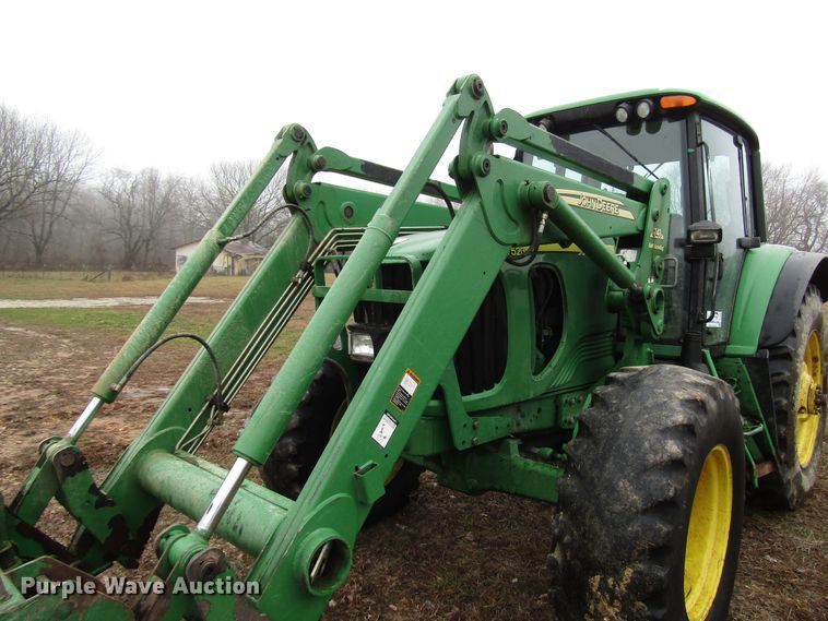 image for item DH8367 2005 John Deere 7520 MFWD tractor