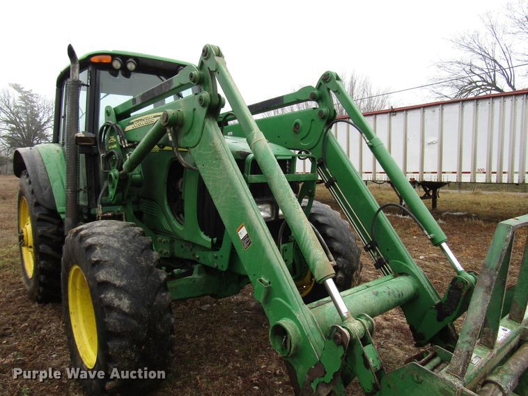 image for item DH8367 2005 John Deere 7520 MFWD tractor