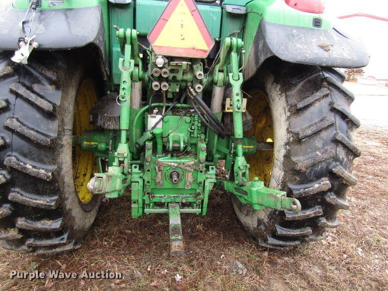 image for item DH8367 2005 John Deere 7520 MFWD tractor