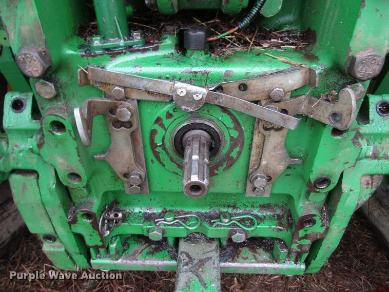 image for item DH8367 2005 John Deere 7520 MFWD tractor