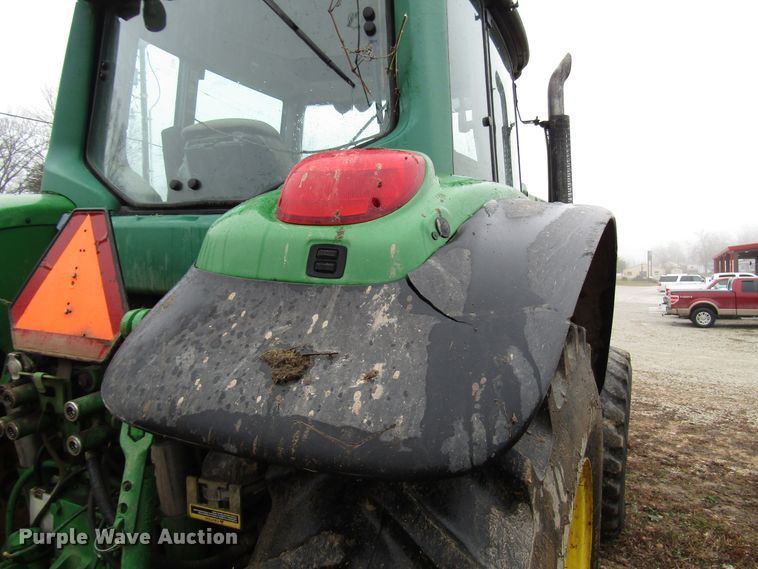 image for item DH8367 2005 John Deere 7520 MFWD tractor