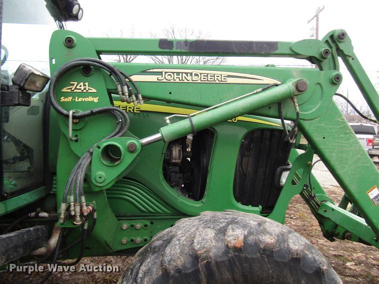 image for item DH8367 2005 John Deere 7520 MFWD tractor