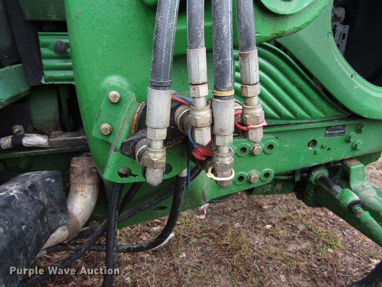 image for item DH8367 2005 John Deere 7520 MFWD tractor