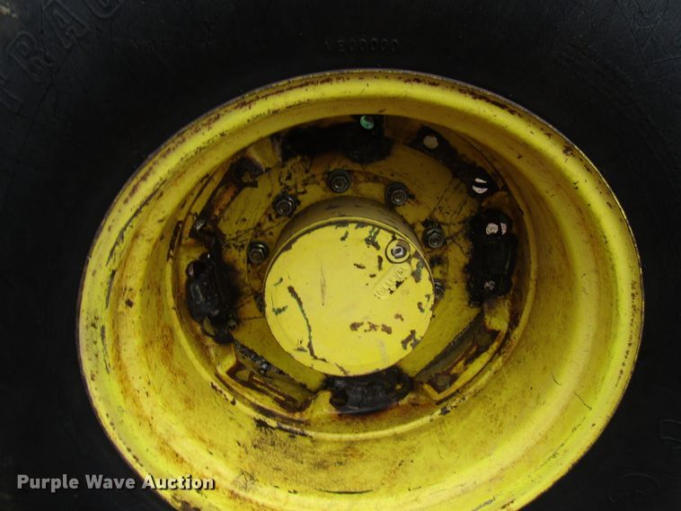 image for item DH8367 2005 John Deere 7520 MFWD tractor