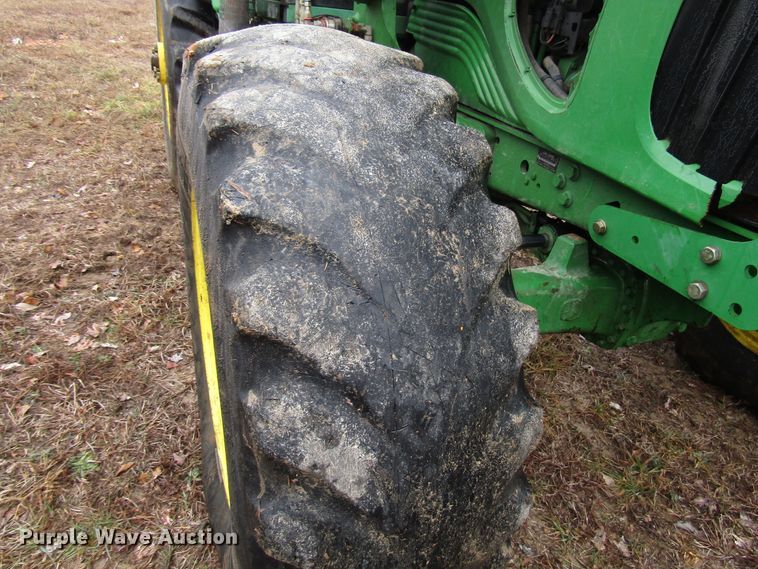 image for item DH8367 2005 John Deere 7520 MFWD tractor