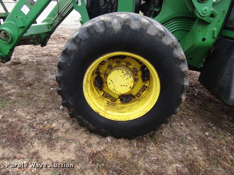 image for item DH8367 2005 John Deere 7520 MFWD tractor