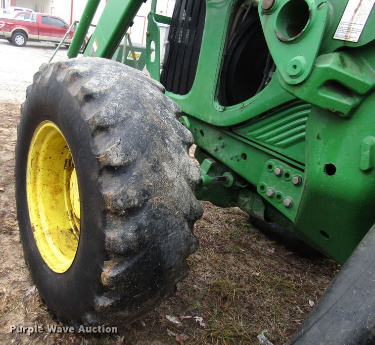 image for item DH8367 2005 John Deere 7520 MFWD tractor