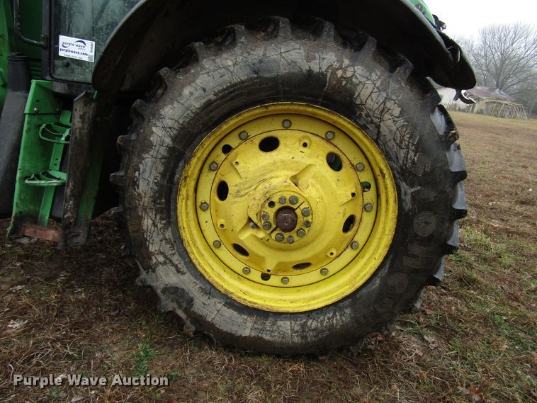 image for item DH8367 2005 John Deere 7520 MFWD tractor