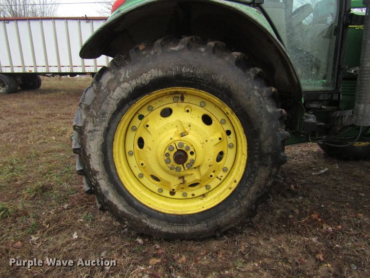 image for item DH8367 2005 John Deere 7520 MFWD tractor