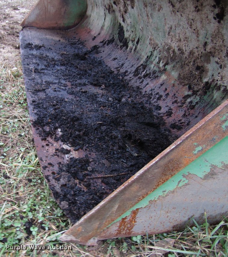 image for item DH8367 2005 John Deere 7520 MFWD tractor