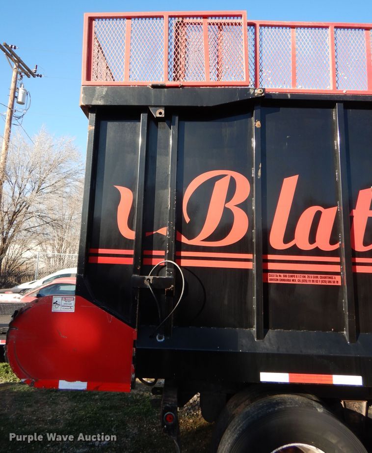 image for item DH8999 2015 Blatz live bottom silage trailer