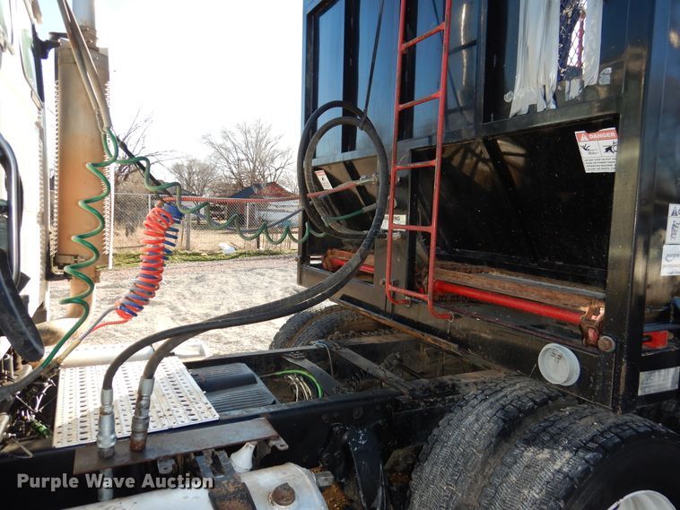 image for item DH8999 2015 Blatz live bottom silage trailer