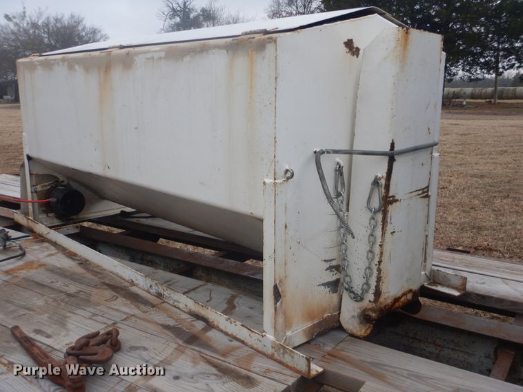 image for item FF9232 Bar-Six cake feeder