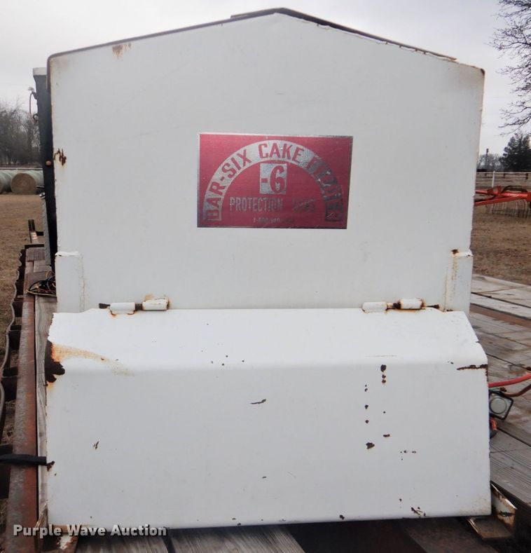 image for item FF9232 Bar-Six cake feeder