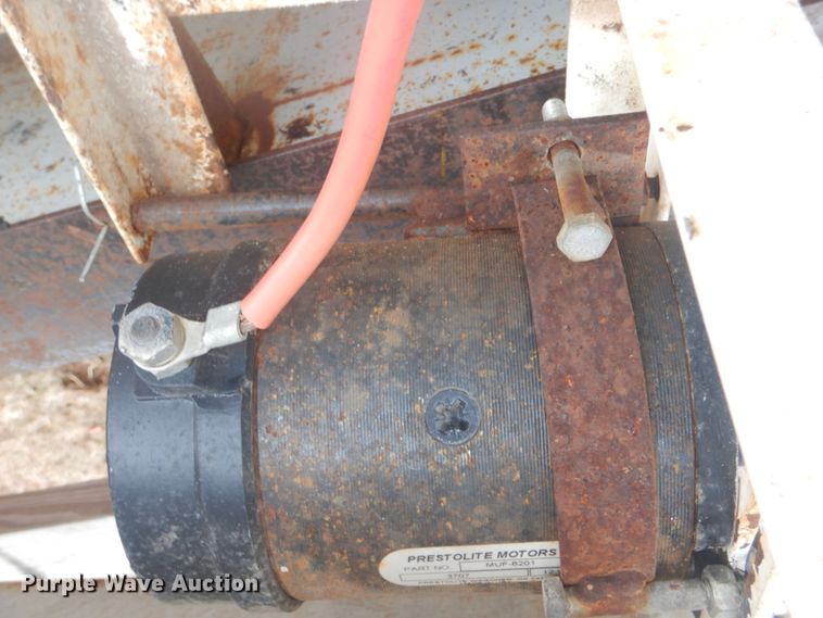 image for item FF9232 Bar-Six cake feeder