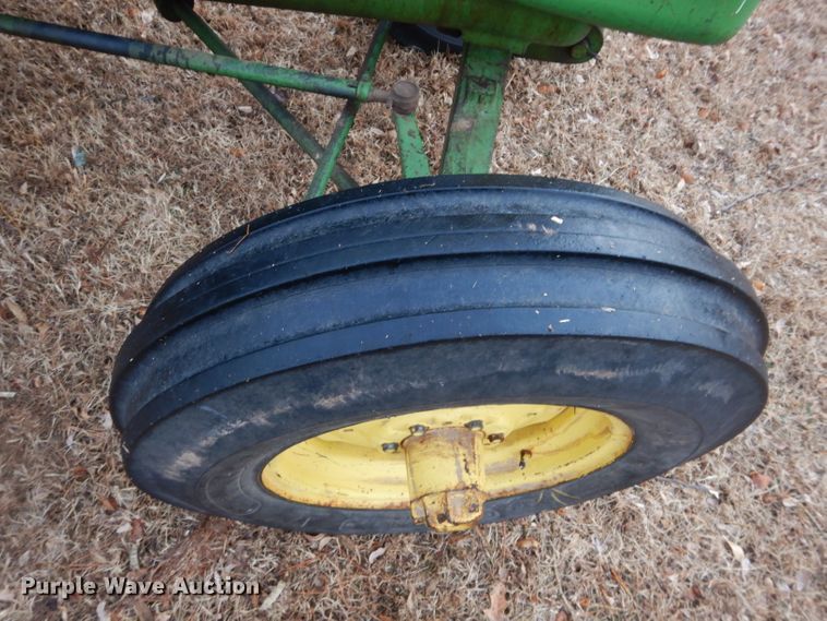 image for item GE9040 John Deere 830 tractor
