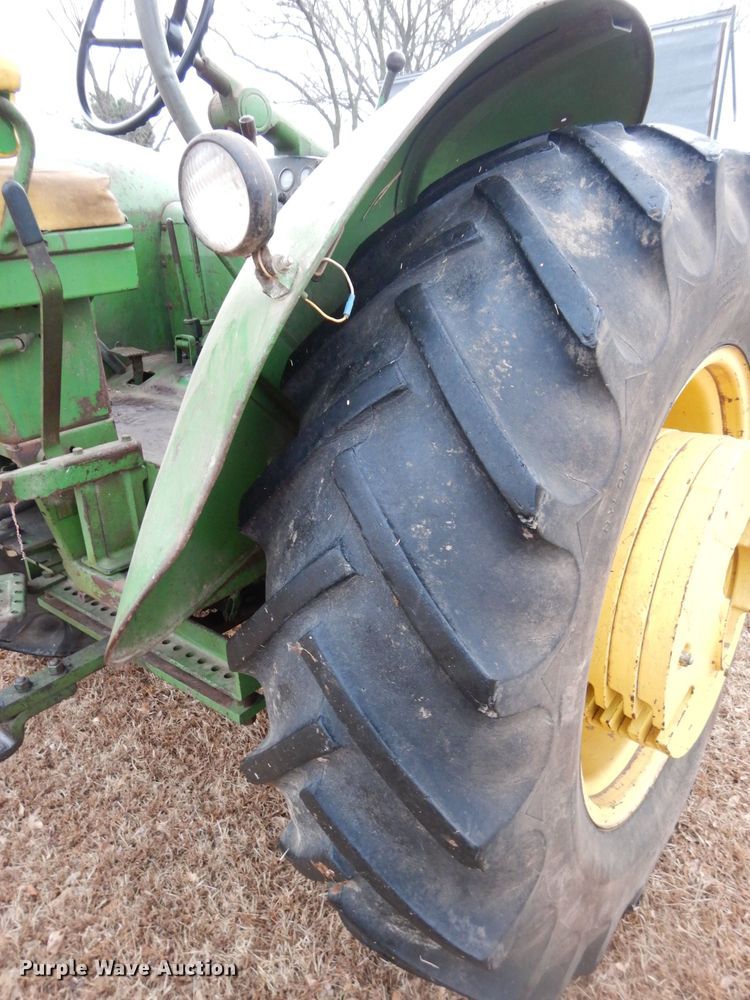 image for item GE9040 John Deere 830 tractor