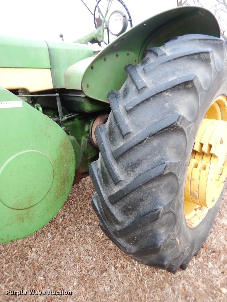 image for item GE9040 John Deere 830 tractor