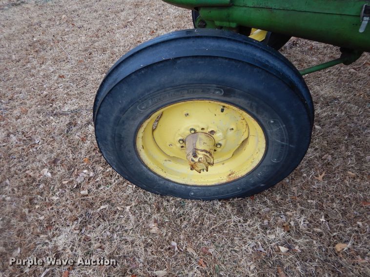 image for item GE9040 John Deere 830 tractor