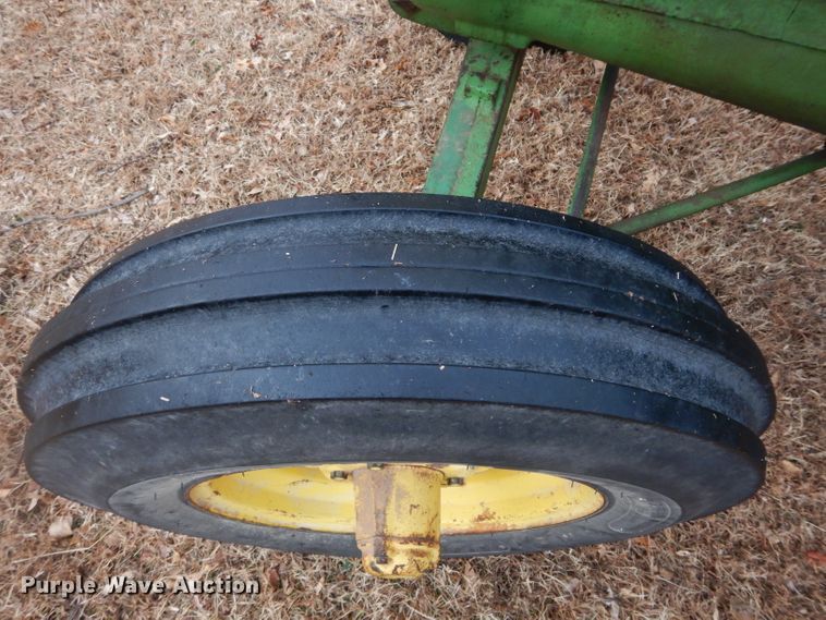image for item GE9040 John Deere 830 tractor
