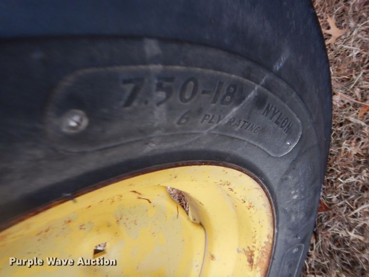 image for item GE9040 John Deere 830 tractor