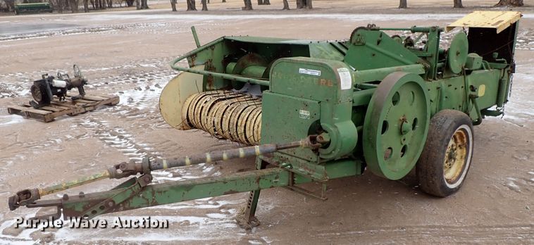 image for item GF9717 John Deere 24T small square baler