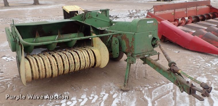 image for item GF9717 John Deere 24T small square baler