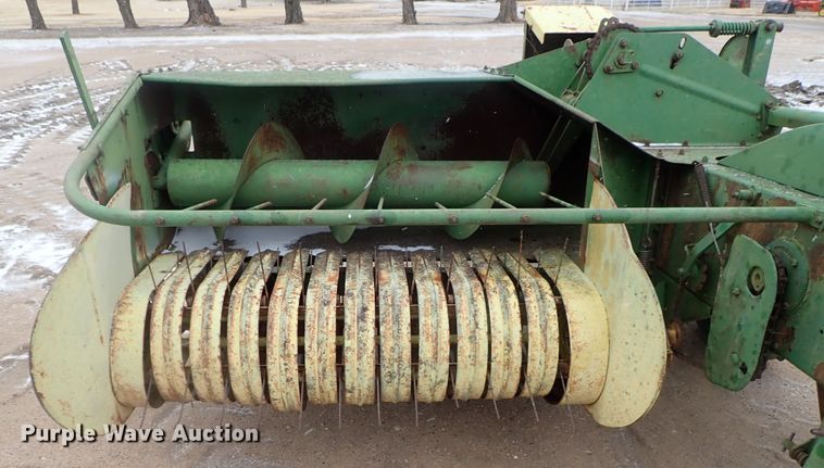 image for item GF9717 John Deere 24T small square baler