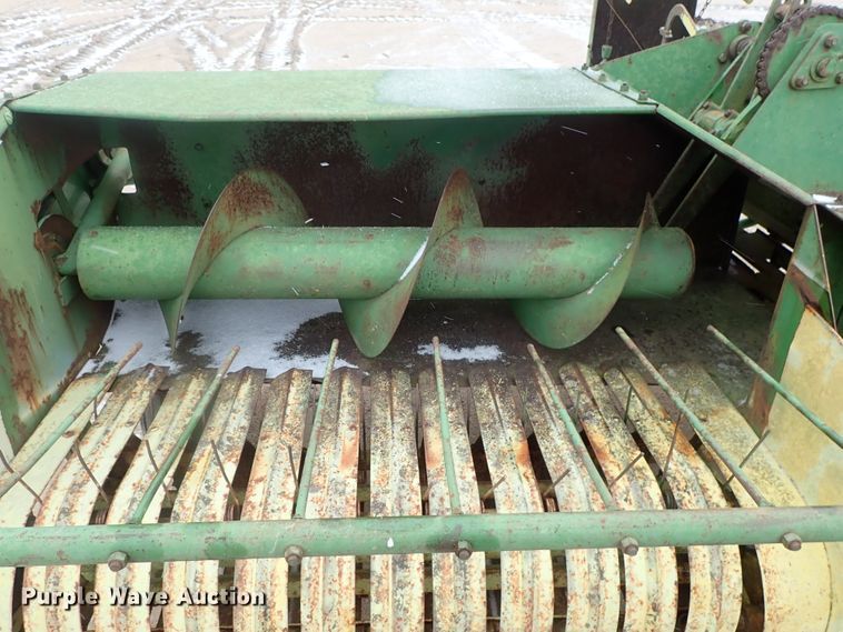 image for item GF9717 John Deere 24T small square baler