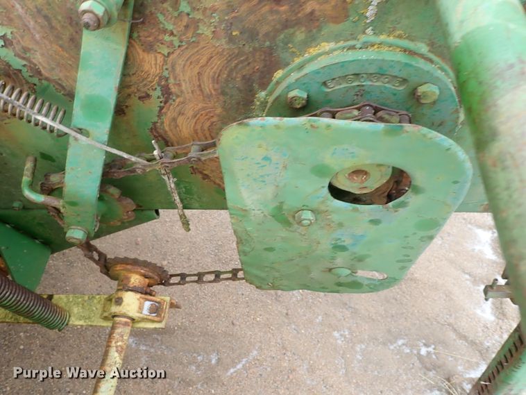 image for item GF9717 John Deere 24T small square baler