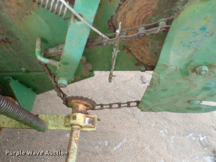 image for item GF9717 John Deere 24T small square baler